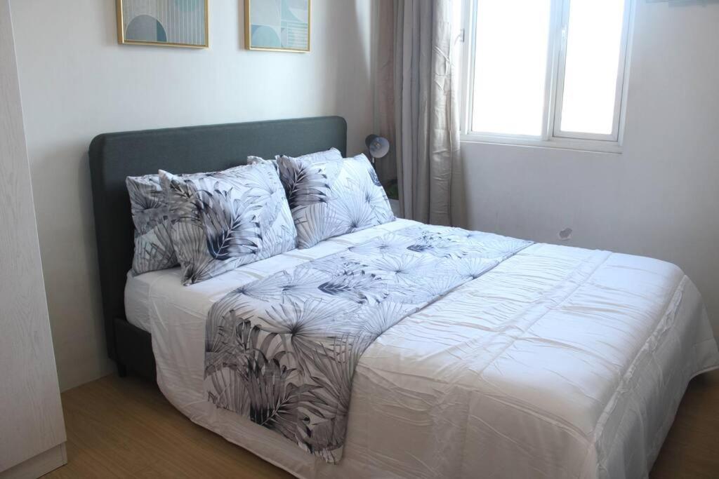 Huge A2J Executive Luxury 1Br Suite Near Abs Cbn, Gma Маніла Екстер'єр фото