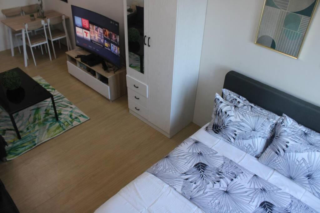 Huge A2J Executive Luxury 1Br Suite Near Abs Cbn, Gma Маніла Екстер'єр фото