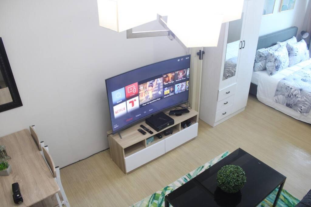 Huge A2J Executive Luxury 1Br Suite Near Abs Cbn, Gma Маніла Екстер'єр фото