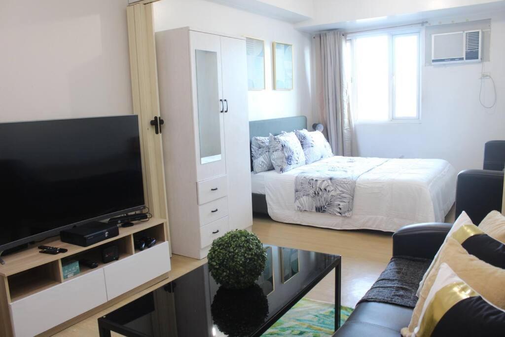 Huge A2J Executive Luxury 1Br Suite Near Abs Cbn, Gma Маніла Екстер'єр фото